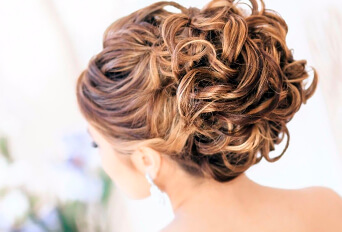 Високі зачіски: модні та стильні